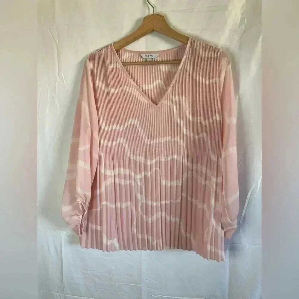 Nine West top NWT 🏡